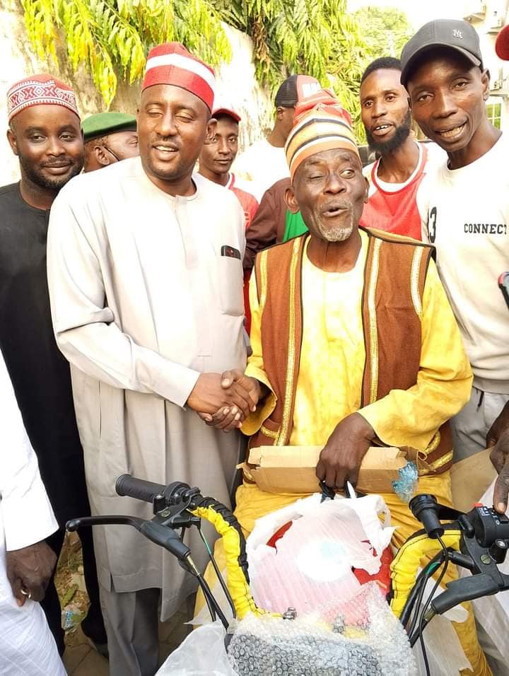 Distribution of Around 300 Motorcycles - Inside/Detail